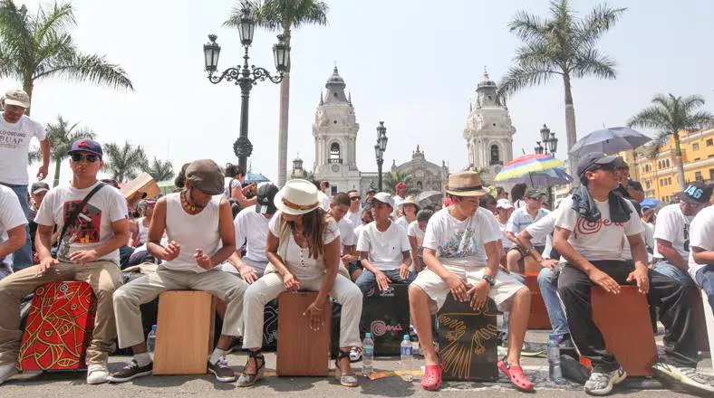 Procesión del Señor de los Milagros y Criollismo - 2